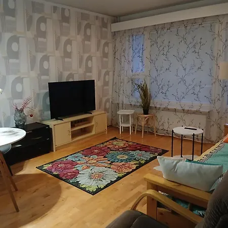 Siisti Valoisa Kolmio Huoneisto *